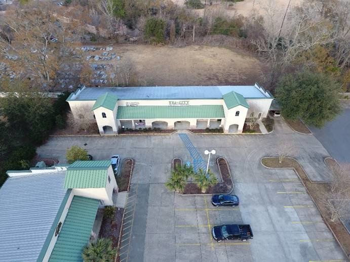 Greenbriar Shopping Center: 233 Doucet Road, Lafayette, LA 70503